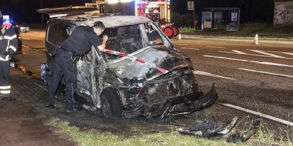 Autobrand an der Stader Straße - stecken G20-Krawallos dahinter?