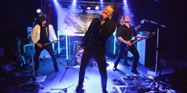 Blue-Sky-Theory: Bremer Metal-Band in Harburgs Ballroom