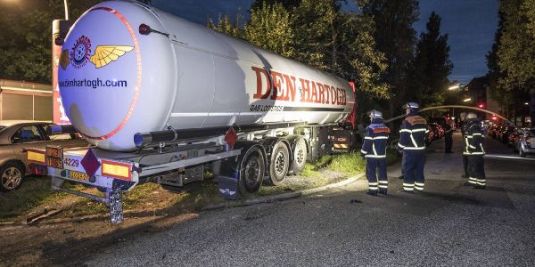 Hohe Straße: Tanklaster hinterläßt eine Schneise der Verwüstung