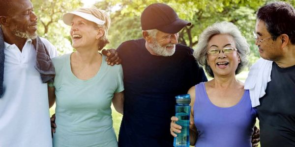 Der Seniorenwegweiser des Bezirks ist da