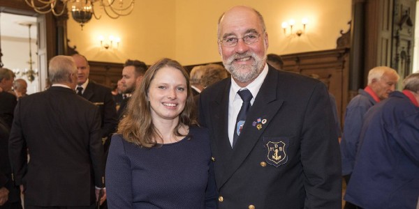 120 Jahre Marinekameradschaft: Senatorin macht Vorsitzenden sprachlos