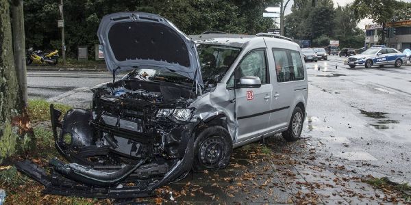 Heimfeld: Zwei Verletzte nach Rotlichtfahrt auf der Stader Straße