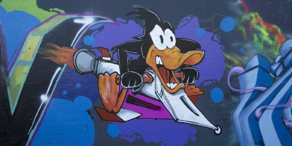 Sonnen-Sonntag holt die Sprayer an die Flutschutzwand