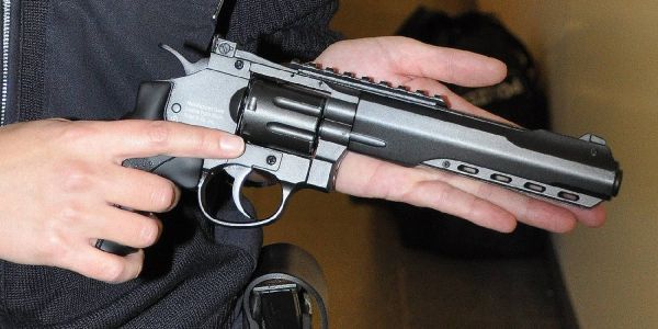 Softairrevolver in Dirty Harry-Maßen sorgt für Polizeieinsatz