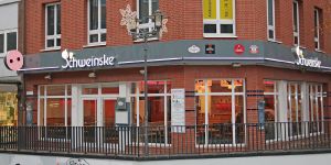 Deutschlands 34. Schweinske eröffnet in der Harburger Fußgängerzone