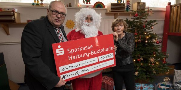 Harburger Löwen sorgen für eine schöne Bescherung im Kennedy-Haus