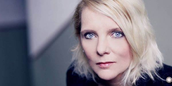 Katja Werker stellt ihr neues album in der Fischhalle vor. Foto: pr Songwriterin Katja Werker: CD Release Konzert in der Fischhalle