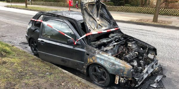 Geparktes Auto brannte am Ehestorfer Weg in Eißendorf
