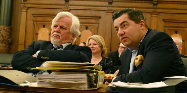 Bezirksversammlung: SPD und CDU halten gegen Opposition zusammen