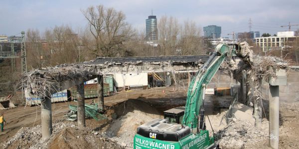 Abriss fast fertig: Hannoversche Brücke nur noch ein Gerippe