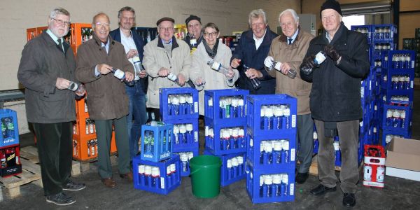 Kampf gegen Polio: Rotarier sammeln im Handelshof Flaschen-Deckel