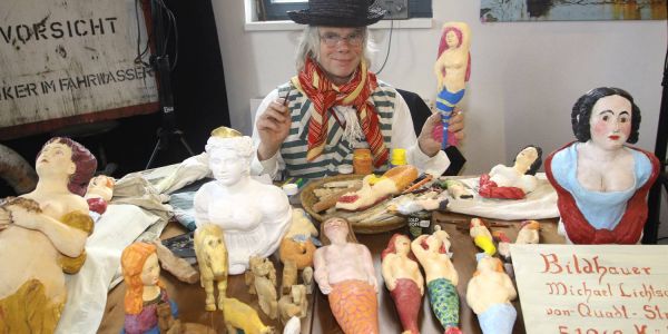 Meerjungfrauen in der Fischhalle: Erster Ostermarkt kommt gut an