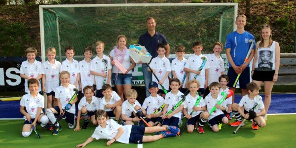 Physiotherapie im Centrum sponsert Trikots für TGH-Nachwuchs