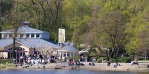 Harburg kostet so richtig das Sommerwetter im April aus