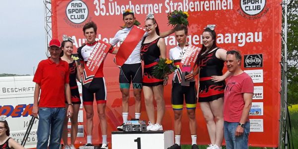 Moritz Plambeck ganz oben auf dem Siegertreppchen bei der Saar-Lux Challenge. Foto: privat Radsport: Moritz Plambeck gewinnt die Saar-Lux Challenge