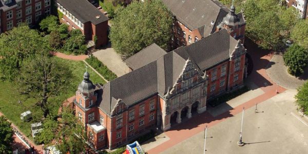 Das Harburger Rathaus. Foto: Andre Zand-Vakili Über 400.000 Euro aus Quartierfonds für Projekte in Harburg