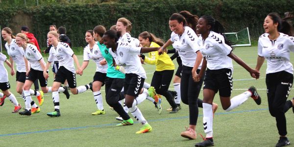 Daumendrücken auf der Jahnhöhe: Aufstiegsspiel zur Bundesliga