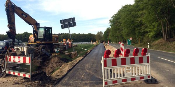 Ehestorfer Weg: Hinter der Grenze ist der Radweg schon fertig