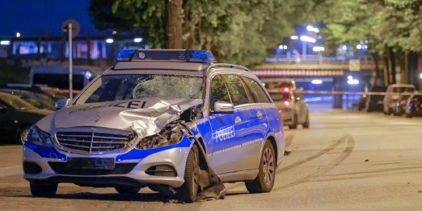 Tragödie in Wilhelmsburg: Peterwagen fährt Fußgänger tot