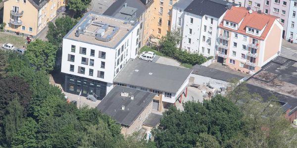 Die Anlage mit dem neuen Hauptgebäude des DRK. Foto: André Zand-Vakili DRK-Harburg zieht positive Bilanz für das Jahr 2017