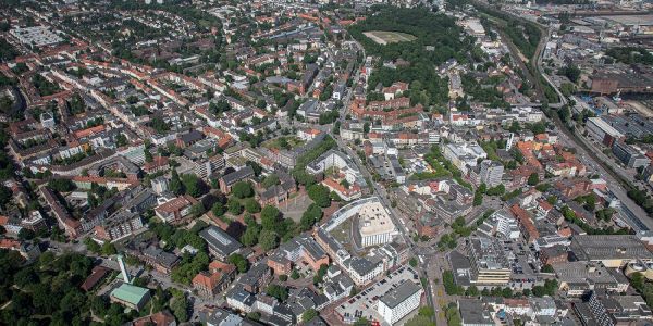 Die Harburger Innenstadt. Auch hier gibt es zahlreiche Angebote für seniorengerechtes Wohnen. Foto: André Zand-Vakili Tipps für barrierefreies Wohnen im Alter