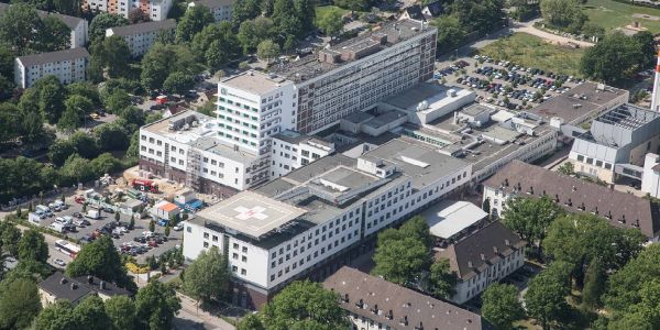 Die Asklepios-Klinik am Eißendorfer Pferdeweg. Foto: André Zand-Vakili Krankenhaus Harburg: Kapazitäten trotz Rekordzahl an Covid19-Patienten