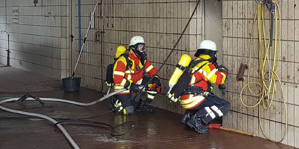 Hittfeld: Feuerwehr löscht brennenden Hochdruckreiniger