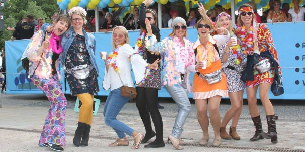 Disco-Fans freuen sich schon auf den Discomove im Binnenhafen. Am 23. Mai gibt es die passende Warm-up-Party. Foto: Christian Bittcher Schrille Premiere: Erstmals wird die "Discomove-Party" gefeiert