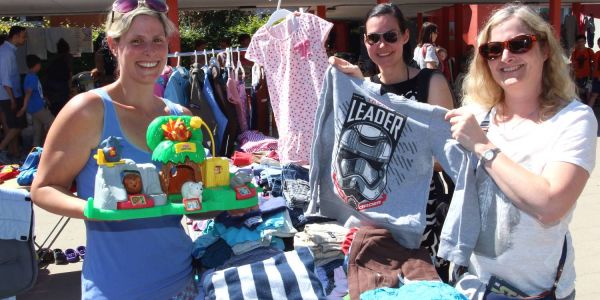 Alte Forst: Sommerlicher Flohmarkt lockte viele Besucher an