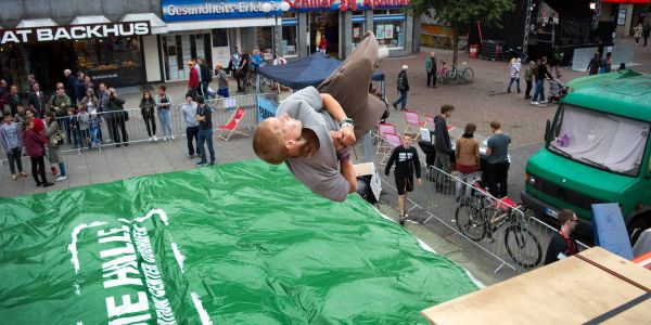 Challenge im Phoenix-Center: „Spring über Deinen Schatten!“
