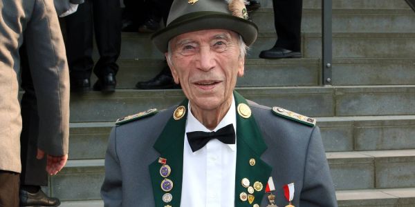 Gerhard Adamofski war das älteste Mitglied der Gilde und verstarb im Alter von 97 Jahren. Foto: Christian Bittcher Die Harburger Schützengilde trauert um Gerhard Adamofski