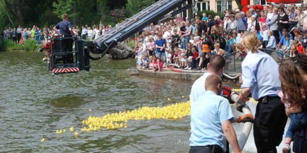 Spektakel auf Außenmühle: Sonntag wird das Entenrennen gestartet