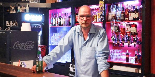 Jojo. Foto: André Zand-Vakili Jojo´s Tresenschnack 13 zum fiesen Einbruch bei der Feuerwehr