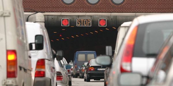 Asphalterneuerung: Eine Elbtunnelröhre drei Wochen dicht