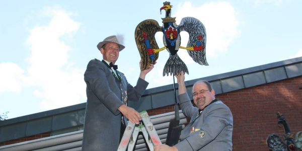 Eiserner Vogel aufgesteckt: Die Fünfte Jahreszeit beginnt