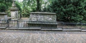 Historische Gräber auf ehemaligen Garnisonsfriedhof beschmiert