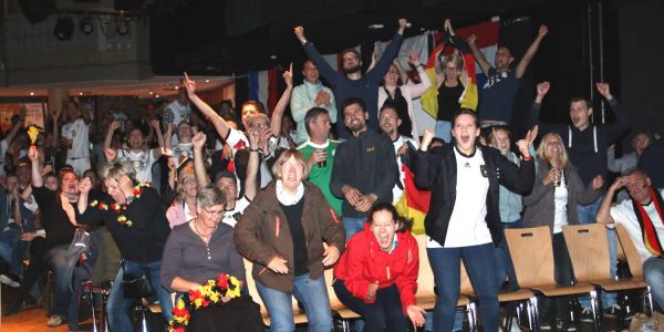Fußball-WM: Nervenschlacht beim Public Viewing in Harburg