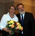 Zum Dank für die tolle Zusammenarbeit gab es Blumen für Ursula Herbst