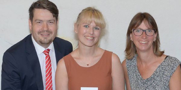 Johannes Nettekoven, Anna-Lena Vogt und Daria Wolf. Foto: pr Sparkasse Harburg-Buxtehude: wellcome partizipiert vom Jubiläum