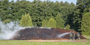 Aufwendige Löscharbeiten für zwei Feuerwehren an der Dritten Meile