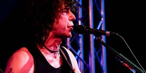 Jay Kalian: Kölner Songwriter in der Fischhalle im Binnenhafen