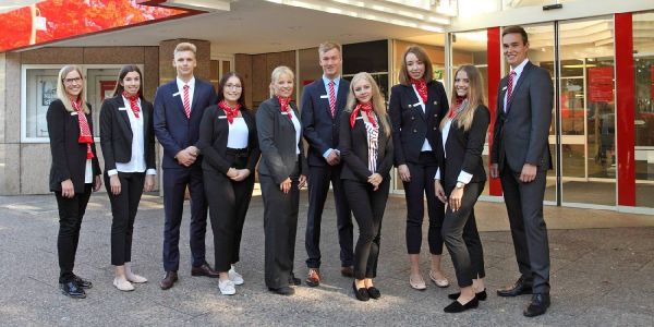 Acht &quot;Neue&quot; starten bei der Sparkasse Harburg-Buxtehude