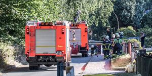 Trockenheit: Feuerwehreinsatz an der Marmstorfer Poststraße