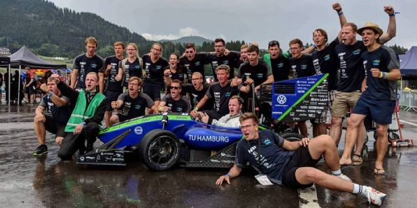 E-Rennwagen der TUHH setzt sich gegen 40 Teams durch