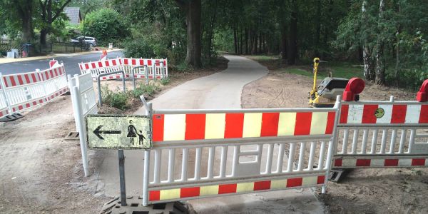 Glatt, breit und schnell: Neuer Waldradweg ist fast fertig