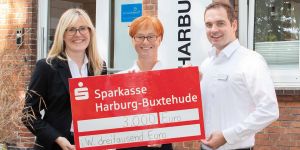 3000 Euro aus Lotteriesparen: Sparkassen-Spende für Harburg-Huus