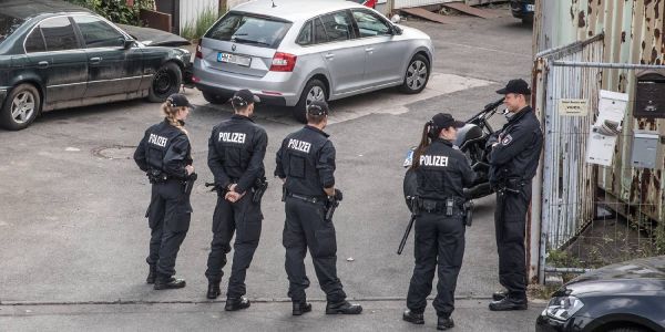 Razzia Wilhelmsburg: Mehr als 1000 Autos illegal zerlegt?