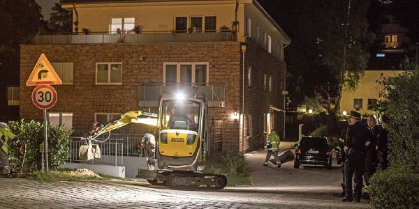 Mit einem kleinen Bagger wurde die Gasleitung aufgegraben. Foto: André Zand-Vakili Gas