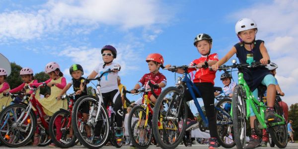 Rennrad, Klapprad oder Bobbycar: Beim Kids-Cup geht die Post ab