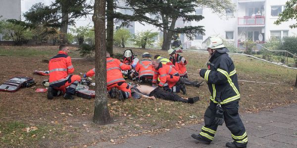 Zwangseinweisung: 28-Jähriger setzt sich und Behördenmitarbeiter in Brand